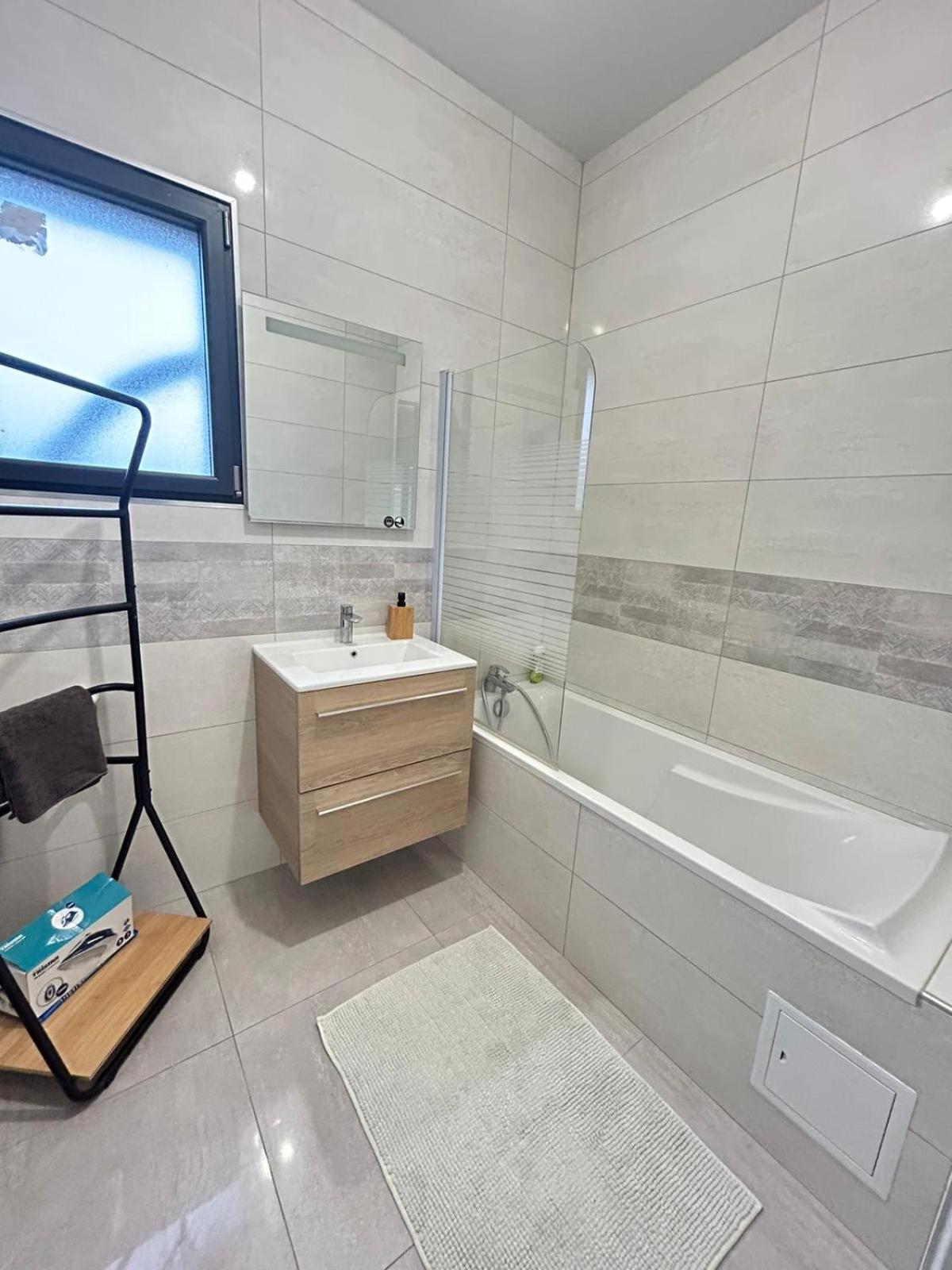 Bella Vista, Parking Gratuit, 5 Min Auxerre Apartman Monéteau Kültér fotó